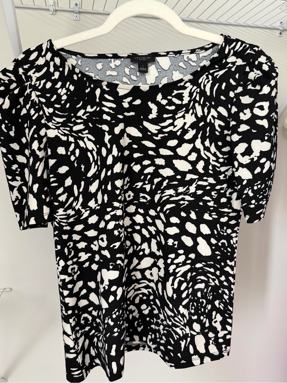 Ann Taylor Factory Black and White Abstract Dot Short Sleeve Top